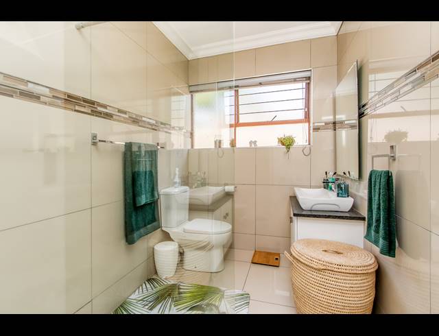 2 BEDROOM HOUSE TO LET IN LONEHILL